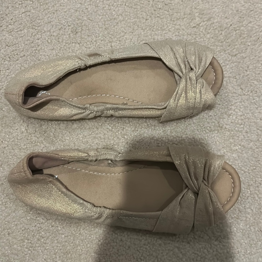 Adorable New York and Co. slip on flat
